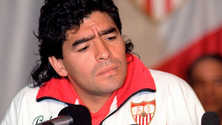 Las confesiones del detective que espiaba a Diego Maradona en el Sevilla: “No llevaba una vida propia de un futbolista de alto nivel”