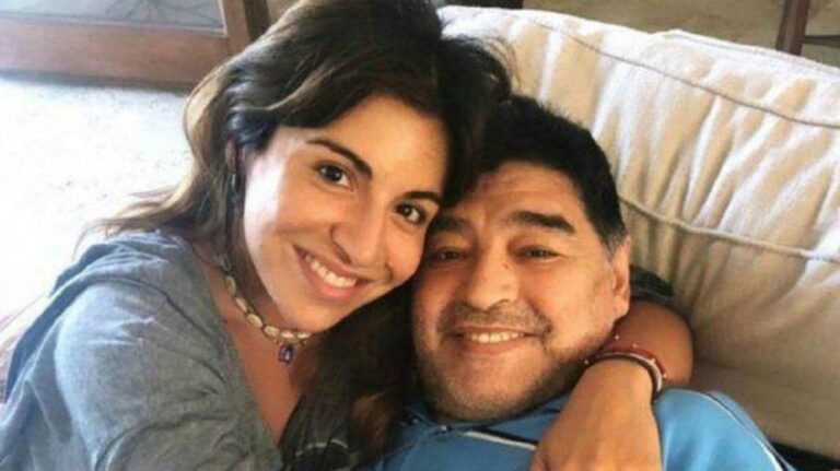 Gianinna pidió que vayan «todos al Obelisco» para pedir justicia por la muerte de Maradona